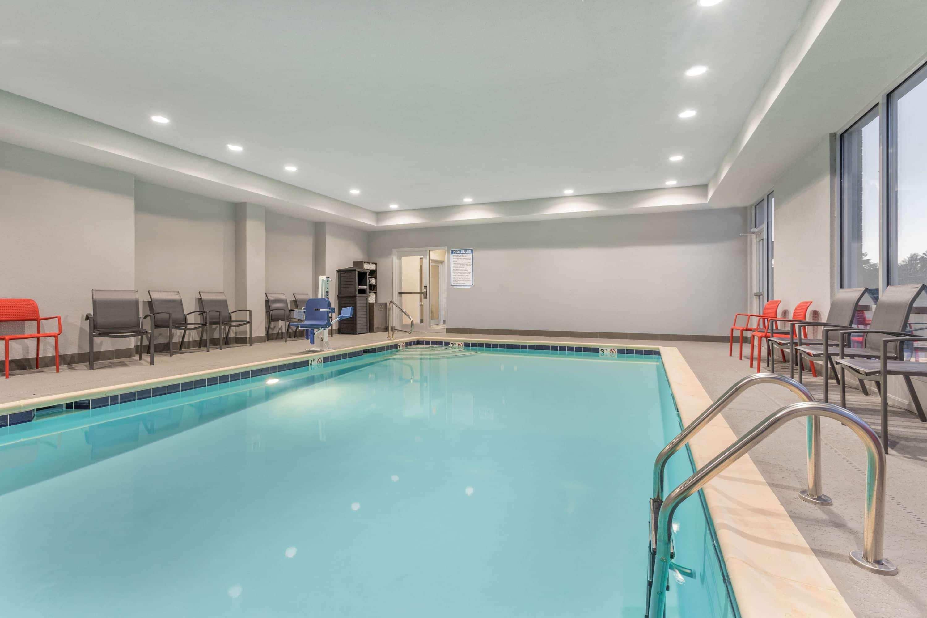 La Quinta Inn And Suites By Wyndham Блумингтън Екстериор снимка