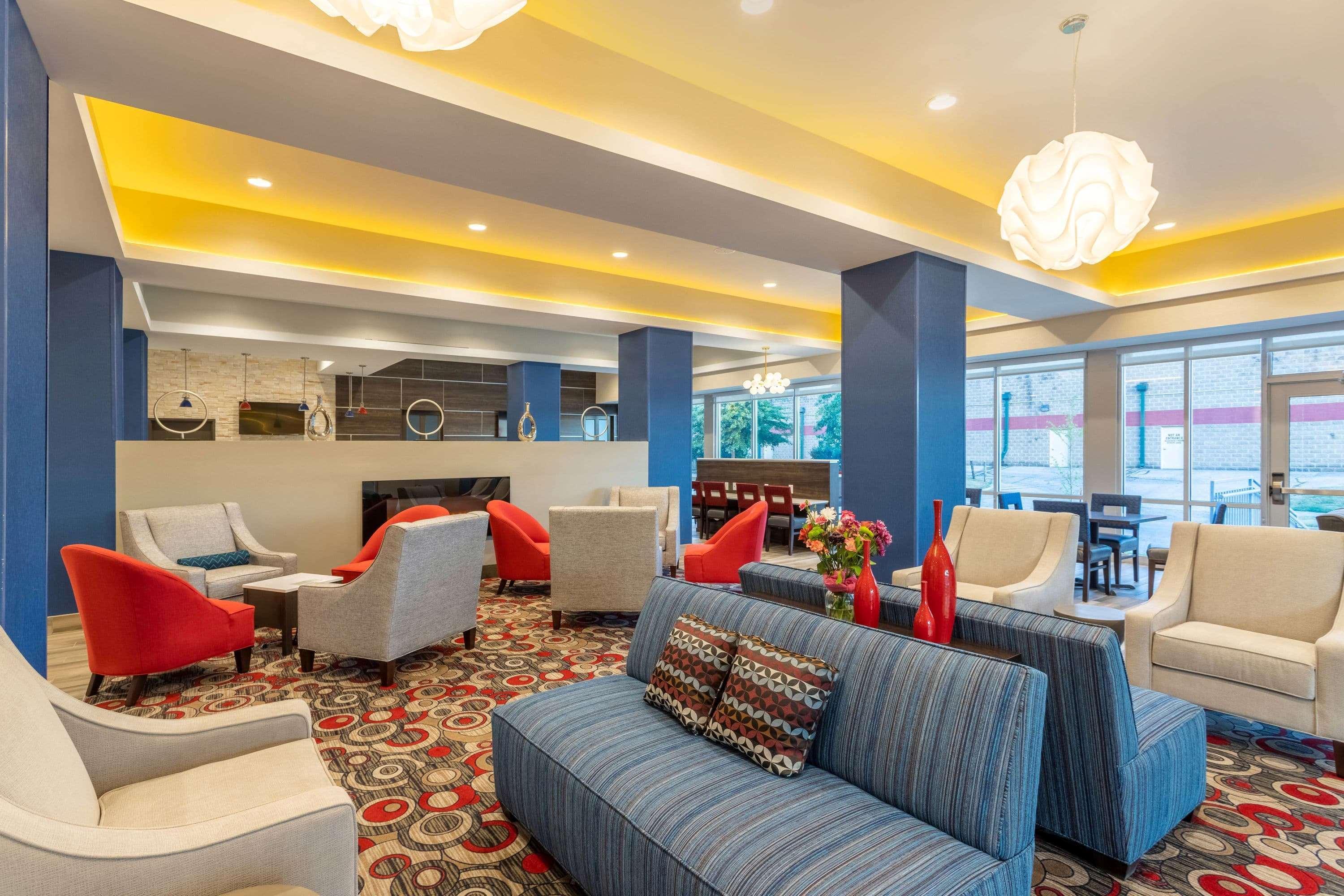 La Quinta Inn And Suites By Wyndham Блумингтън Екстериор снимка