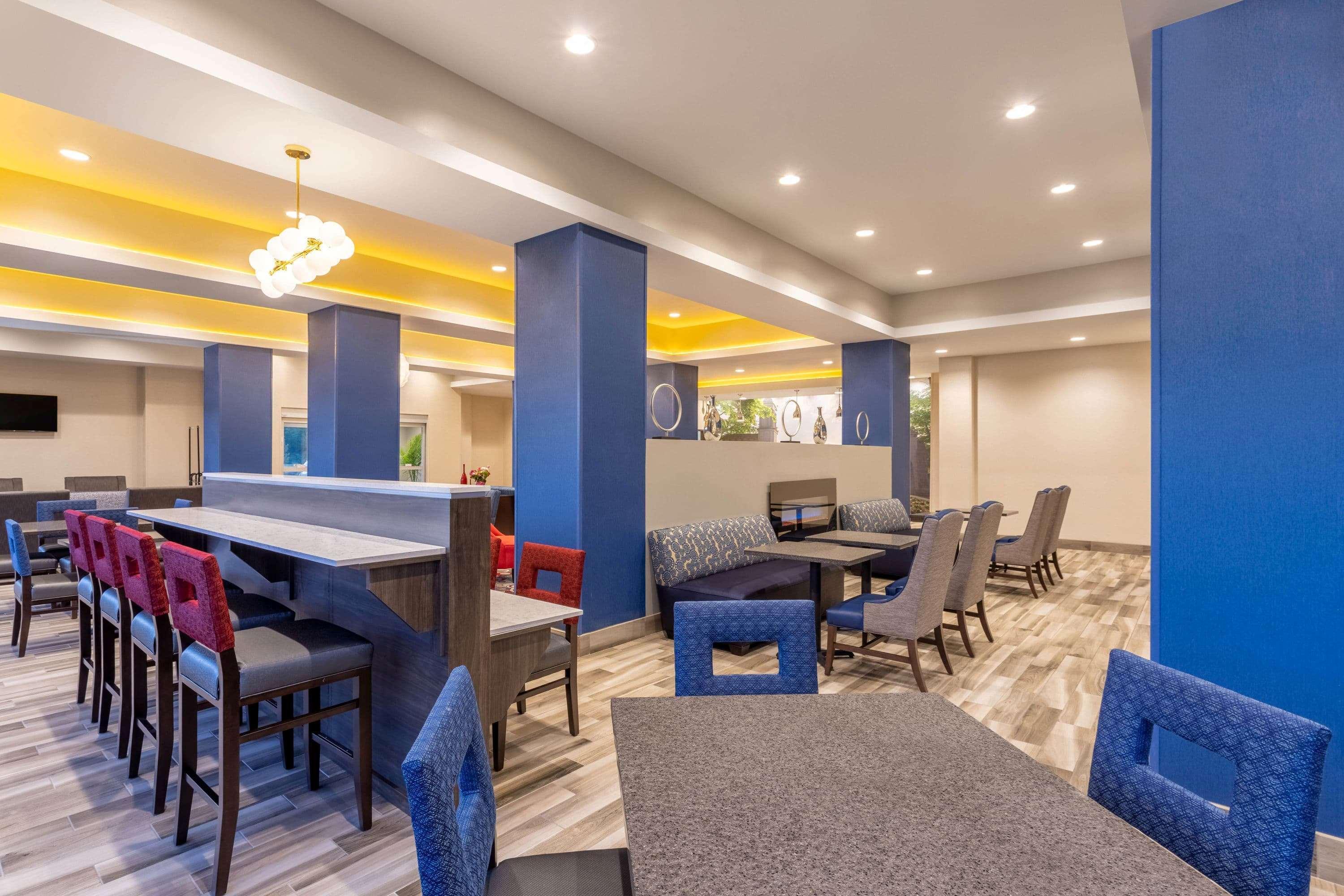 La Quinta Inn And Suites By Wyndham Блумингтън Екстериор снимка