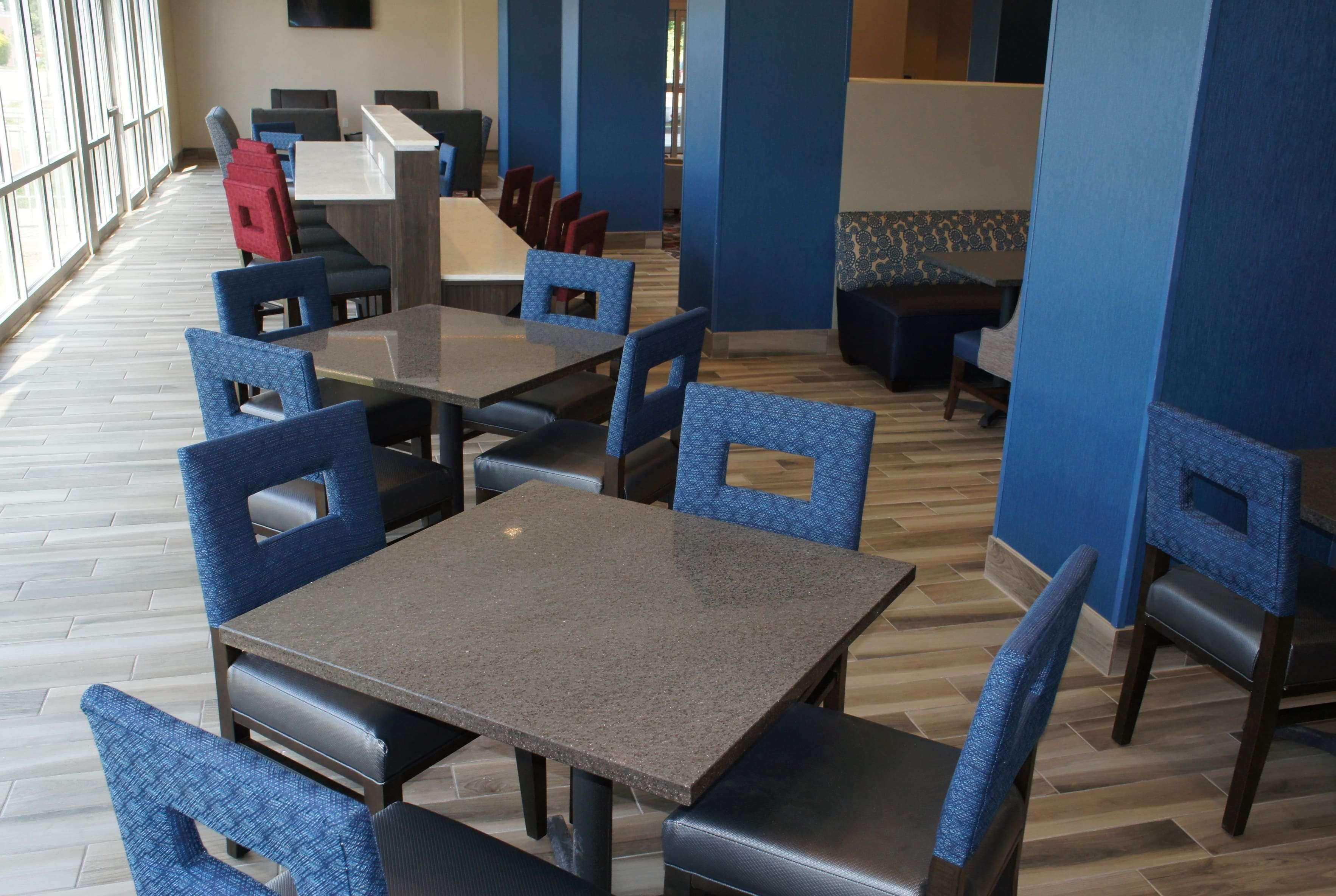 La Quinta Inn And Suites By Wyndham Блумингтън Екстериор снимка