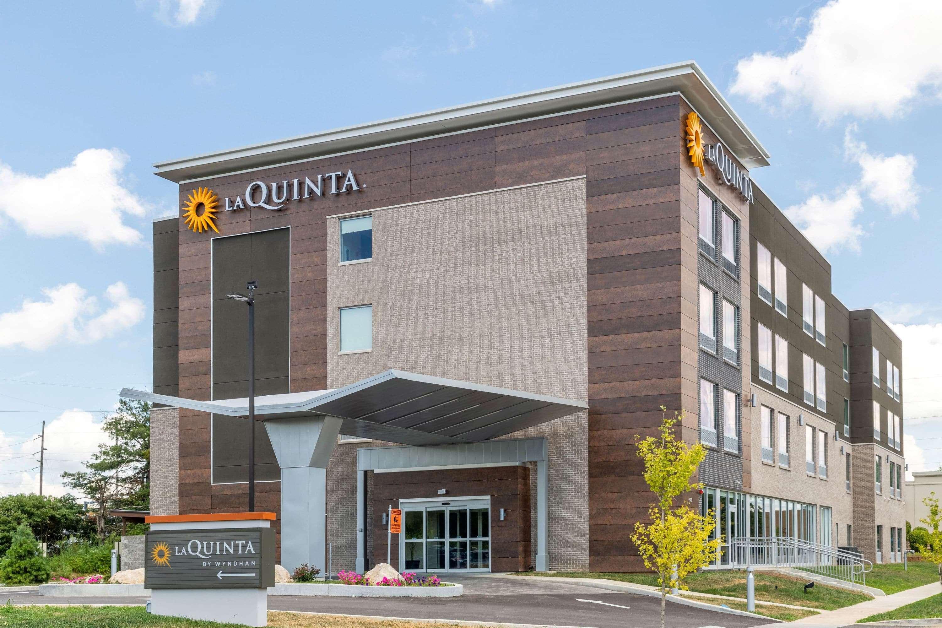 La Quinta Inn And Suites By Wyndham Блумингтън Екстериор снимка