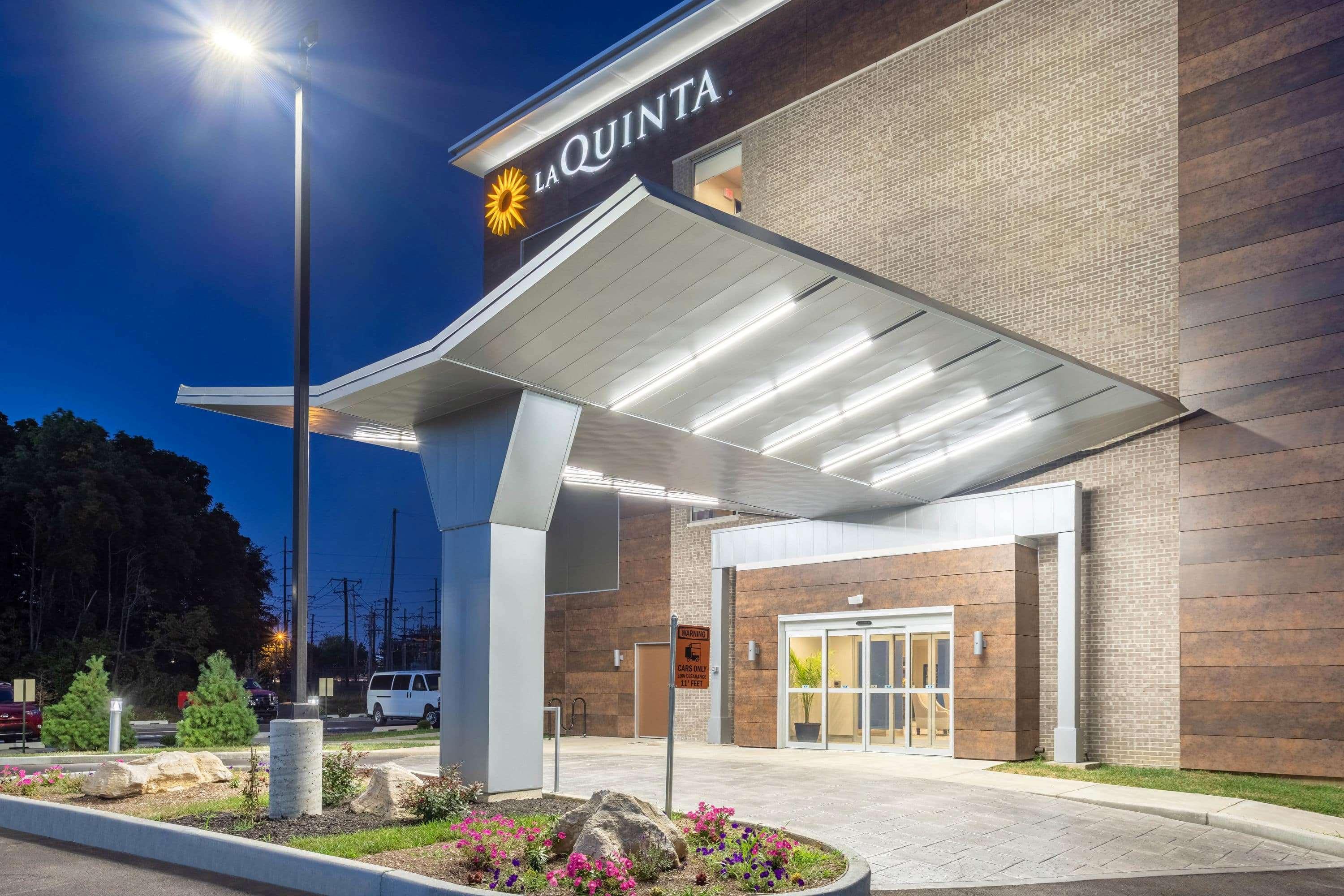 La Quinta Inn And Suites By Wyndham Блумингтън Екстериор снимка